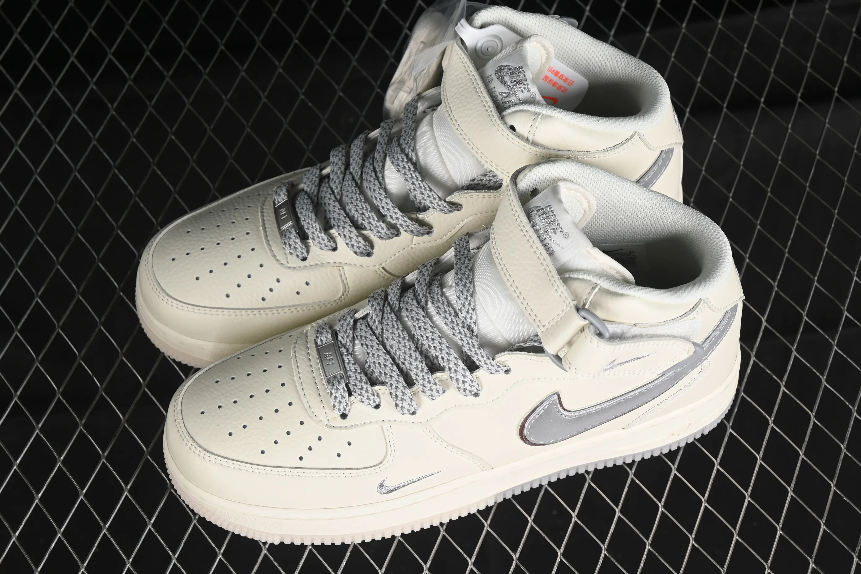 All categories Nk Air Force 1 Air Force series Nk Air Force 1 Mid Air Force mid-top Nk Air Force 1'07 Mid Beige and gray two-color bottom Starry sky Air Force 1 mid-top casual sneakers XL0236-232